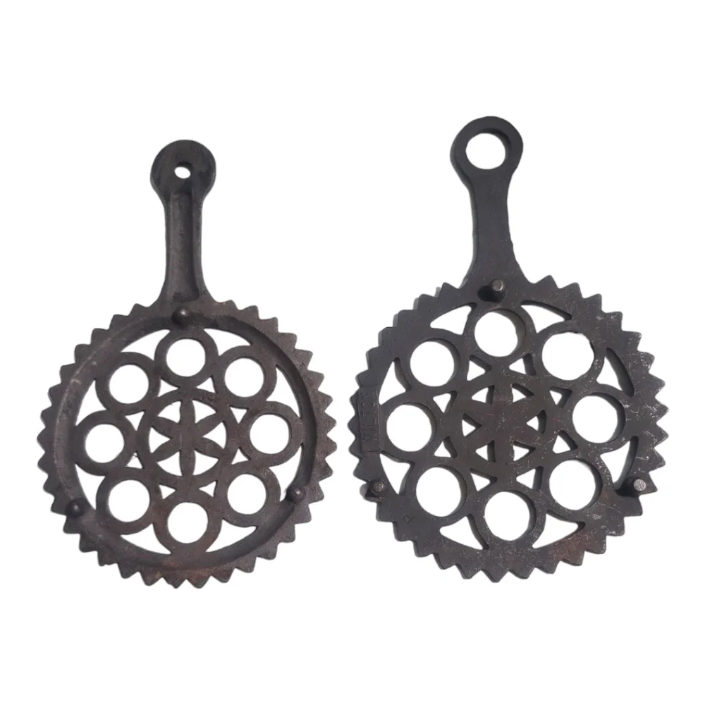 ⏳️Vintage⏳️ Cast Iron Trivet Round Pot Holders / Tea Warmer Set